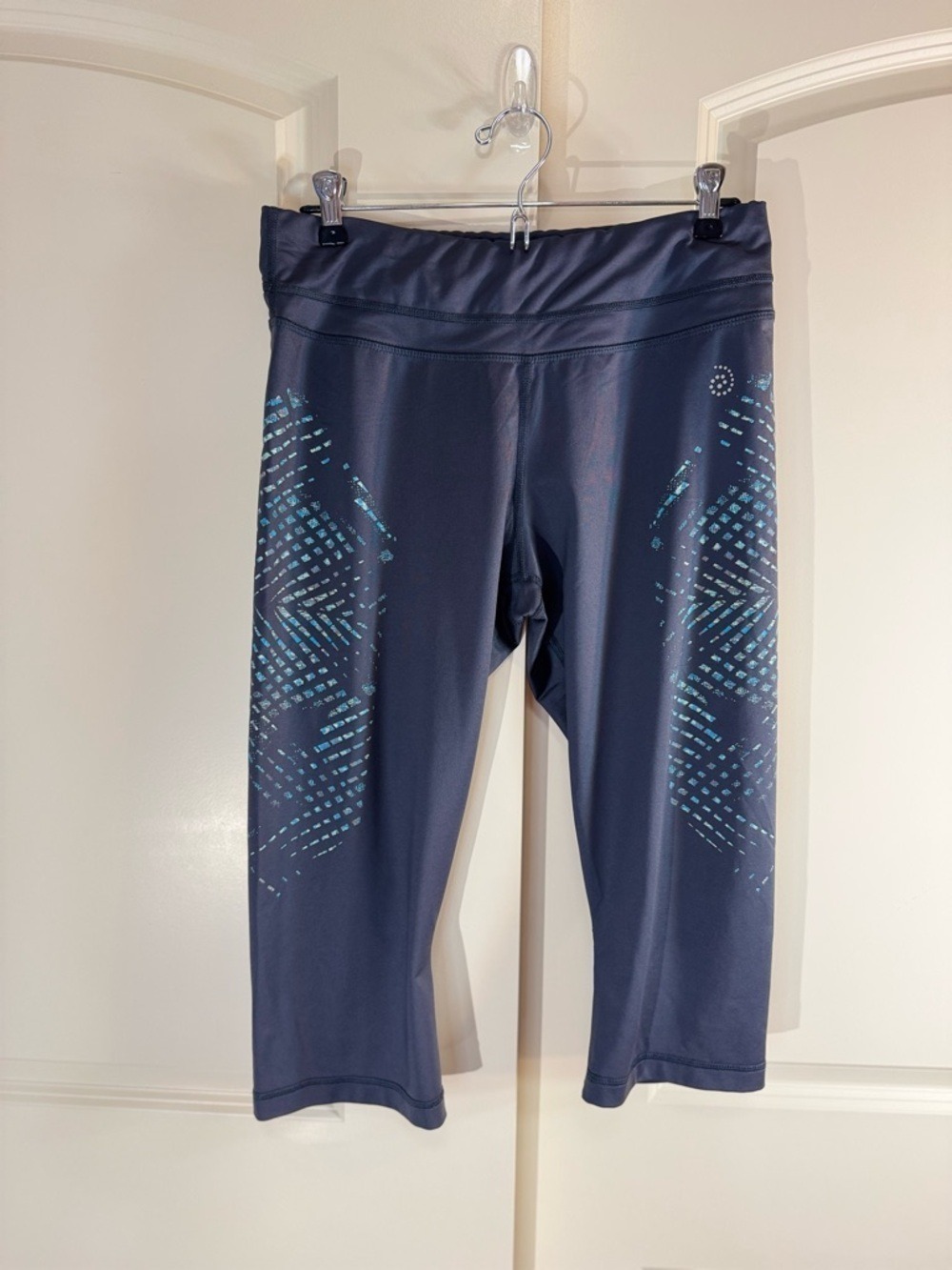 be inspired Gray/Aqua Capri  Leggings Medium
